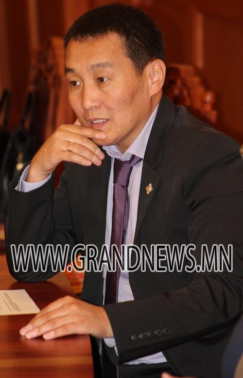   Өөрийг нь заналхийлсэн эмэгтэйг олж баривчиллаа