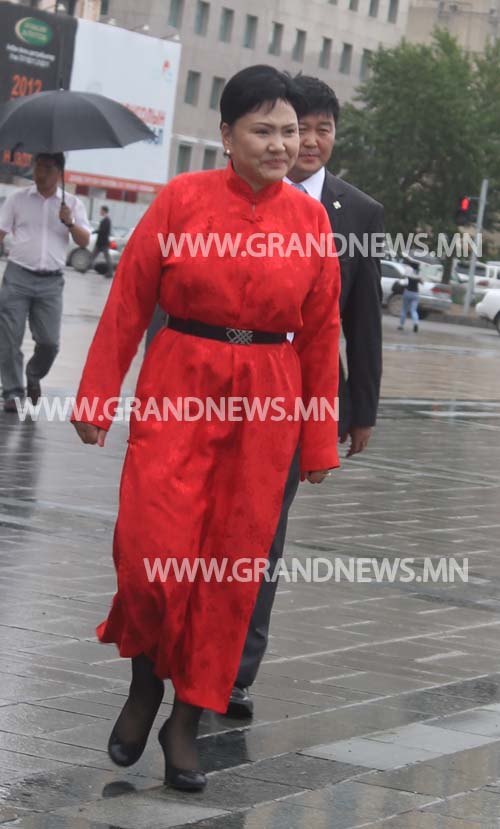 Д.Оюунхоролыг өрсөлдүүлэхээр боллоо 