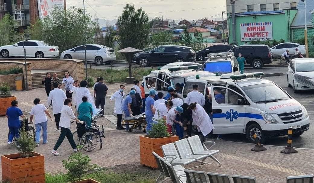 Эмээлтэд осолдсон Непал улсын 26 иргэнд Түргэн тусламжийн 4 баг газар дээрх тусламжийг шуурхай үзүүллээ.