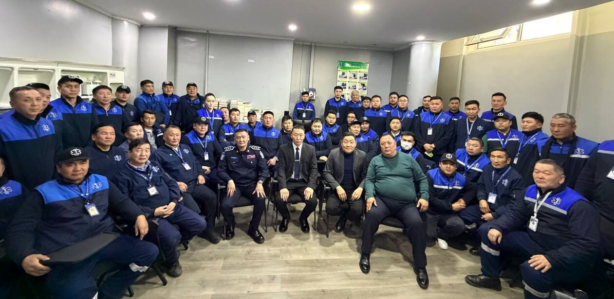 Ai технологи, замын хөдөлгөөний дүрэм зэрэг асуудлаар түргэн тусламжийн жолооч нартай уулзаж мэдээлэл солилцлоо.