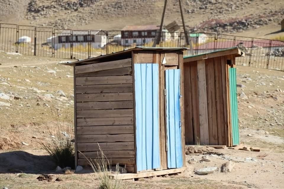 БОАЖЯ: Шаргалжуут рашаан болон голын хамгаалалтын бүсэд байршсан нүхэн ...