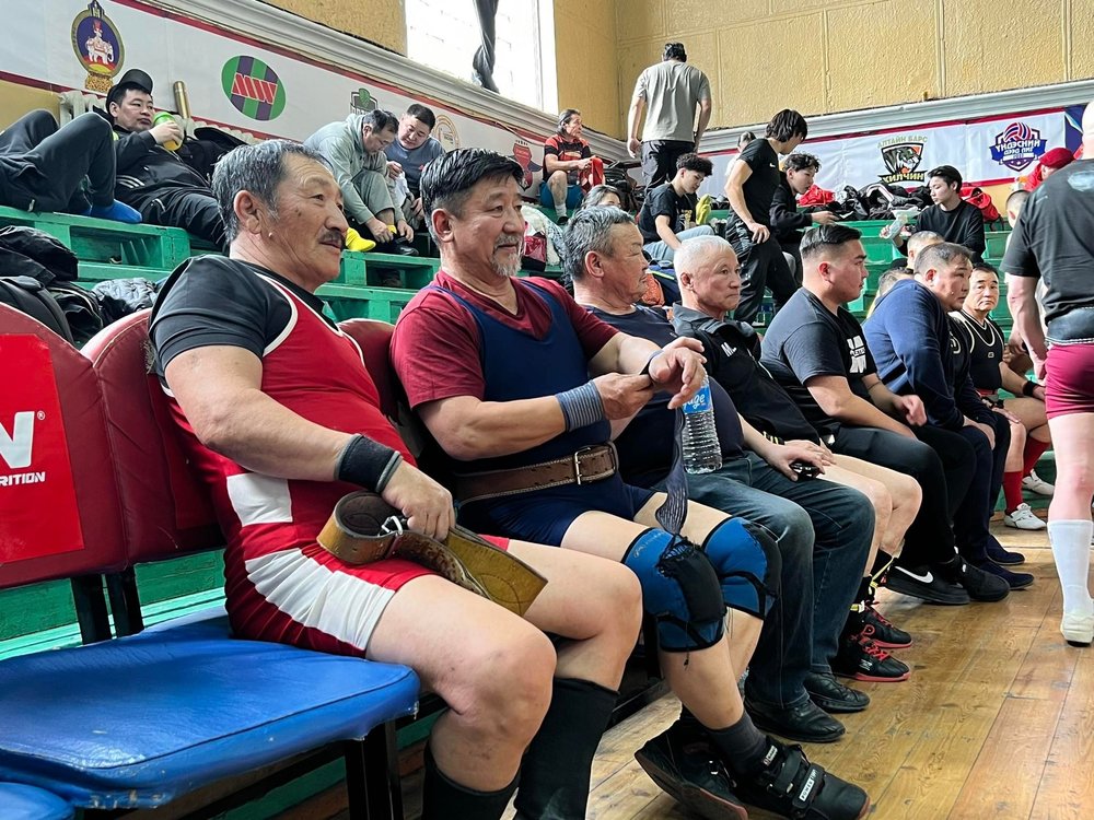 Классик пауэрлифтингийн найм дахь удаагийн УАШТ үргэлжилж байна