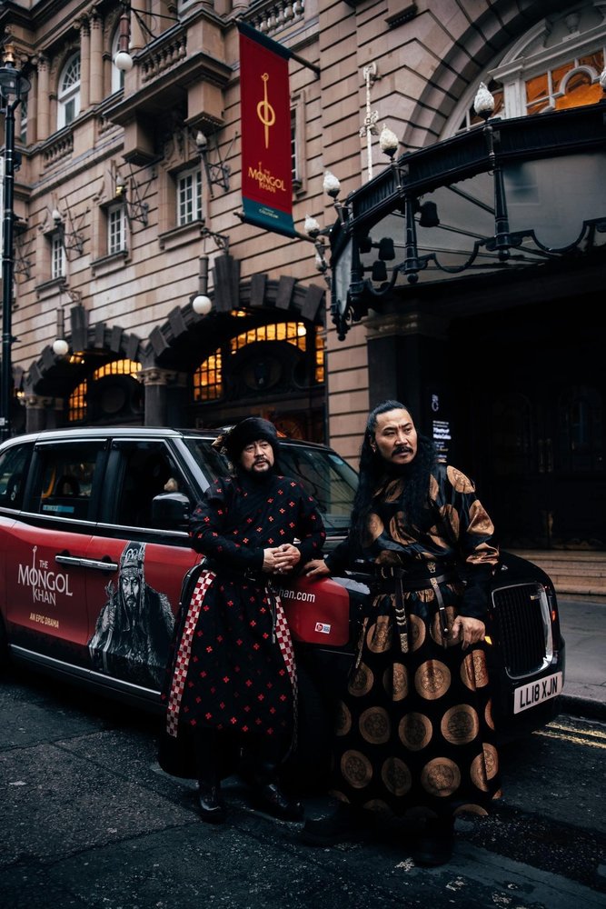 "Тамгагүй төр" жүжгийн жүжигчид Лондонд "Lord Mayor's" баярын парадад ...