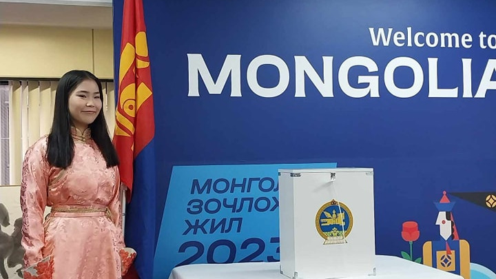 Гадаад улсад байгаа иргэд саналаа өгч эхэллээ