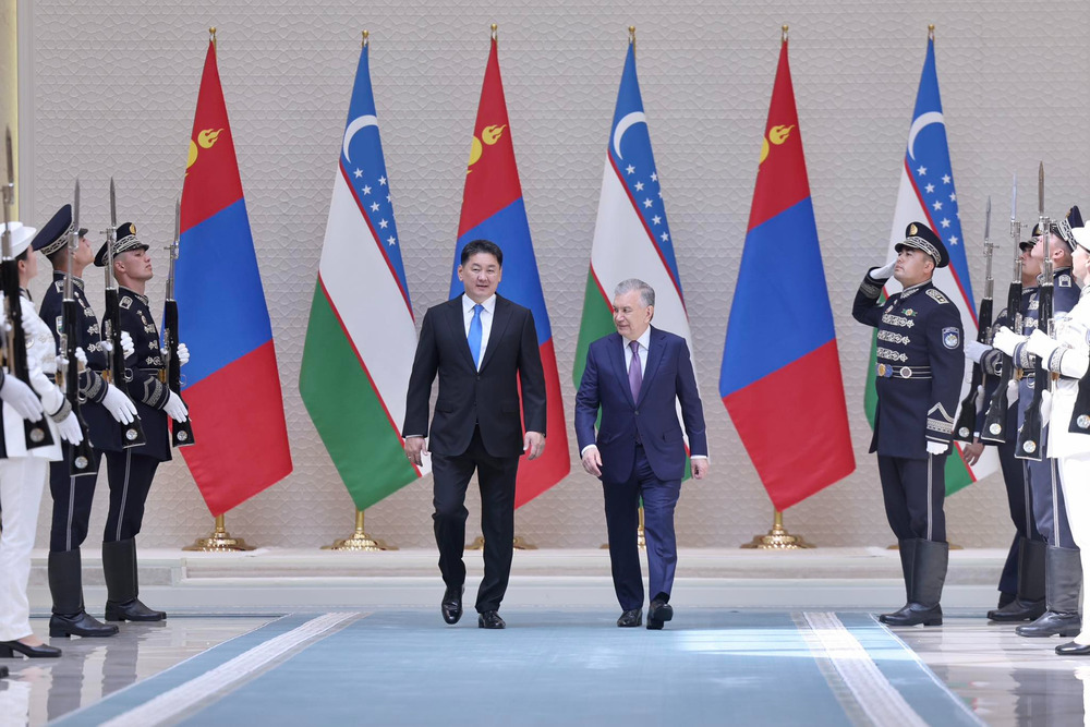 Монгол Улсын Ерөнхийлөгч У.Хүрэлсүх, гэргий Л.Болорцэцэг нарыг албан ...