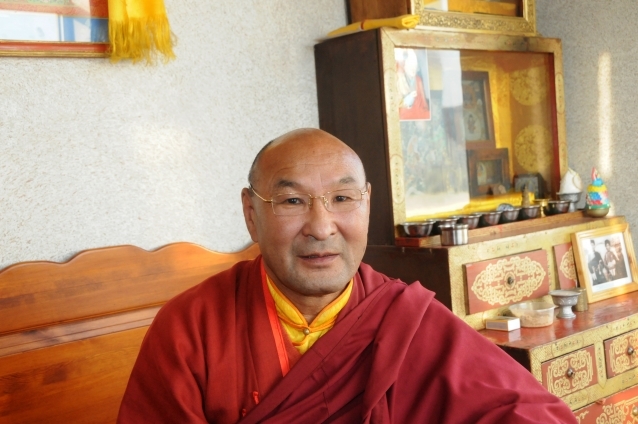 Гал тахиа жил залууст ээлтэй, энгийн ардад дунд, өндөр суудалтанд халтай