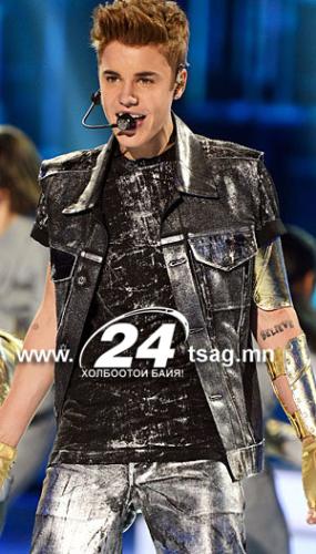 300-JustinBieber-080712-jpg_235409