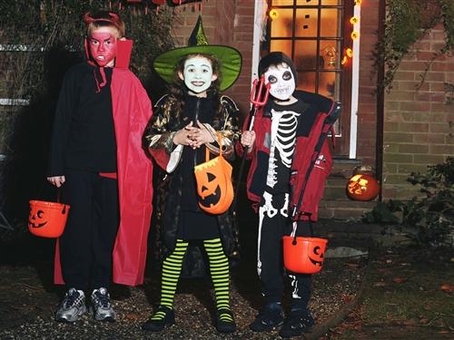 tdy-121025-halloween-too-old.photoblog500