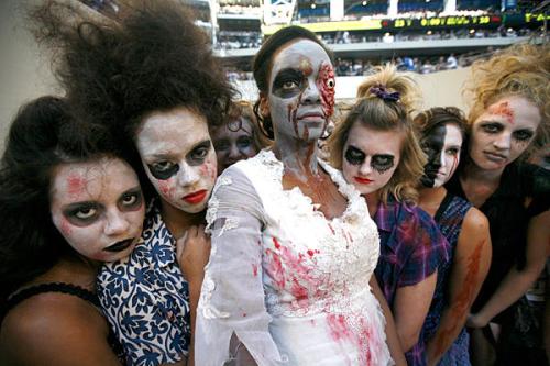 1031-Halloween-zombie-apocalypse_full_600