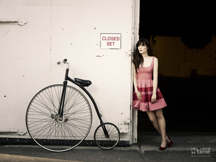 17 Zooey Deschanel.