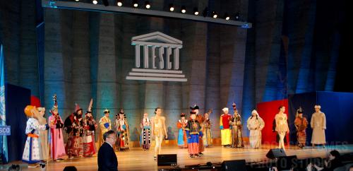 Mongol Costumes (1)