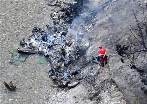 120725-wld-france-helicopter-crash-kb-11a.photoblog500 120725-wld-france-helicopter-crash-kb-11a.photoblog500