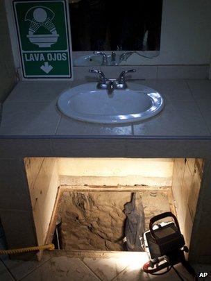 _61545859_tunnelentrance