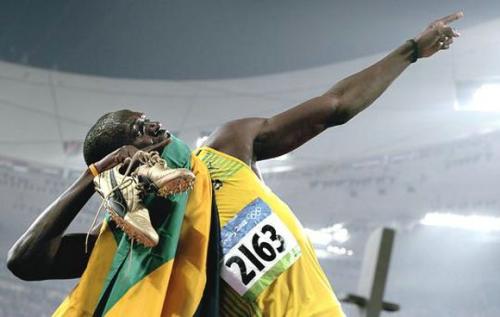 Usain-Bolt-Gold-iPod-Touch2