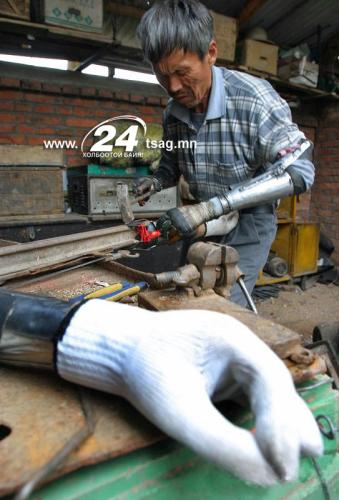CEN-HomemadeHands-01-jpg_154144