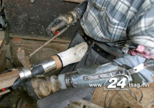 CEN-HomemadeHands-01-jpg_154144