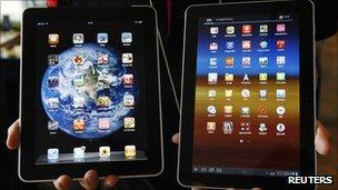 _55791217_appleipadandgalaxytab _55791217_appleipadandgalaxytab