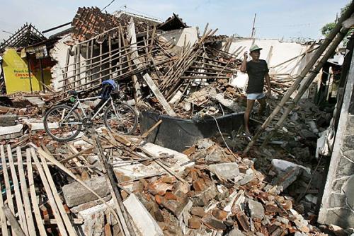 indonesia-earthquake-5 indonesia-earthquake-5