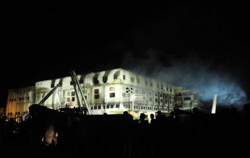 2012-09-12T083038Z_2_CBRE88B0HJ500_RTROPTP_2_PAKISTAN-FIRE 2012-09-12T083038Z_2_CBRE88B0HJ500_RTROPTP_2_PAKISTAN-FIRE