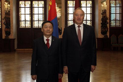 20131030-ganbaatar