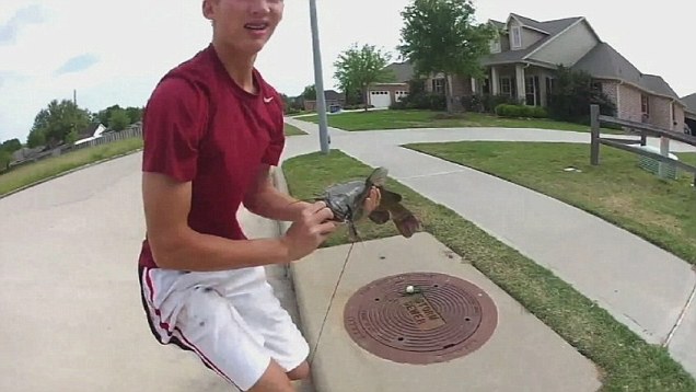 video-undefined-19E6BFEF00000578-293_636x358