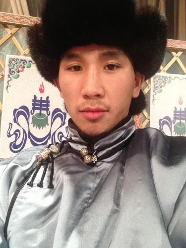 хэ хэээ төгсцогт дээлтэй