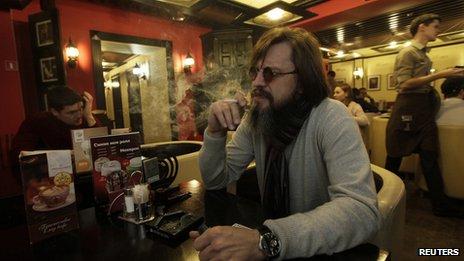 _66053185_russiasmoking _66053185_russiasmoking