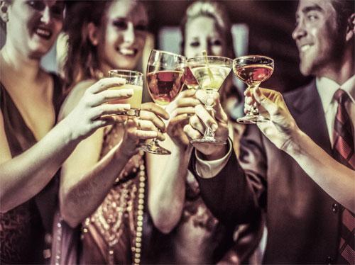 friends-cheering-in-a-bar friends-cheering-in-a-bar