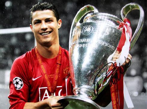 cristiano-ronaldo-439-lifting-the-uefa-champions-league-trophy-for-manchester-united
