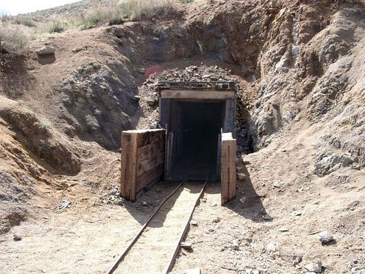 Burro-schmidt-tunnel2