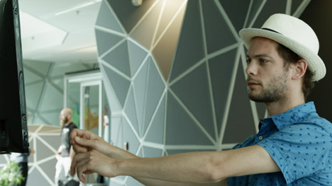 dynamic_chair_by_Govert_Flint_dezeen_468_0