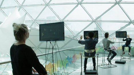 dynamic_chair_by_Govert_Flint_dezeen_468_2