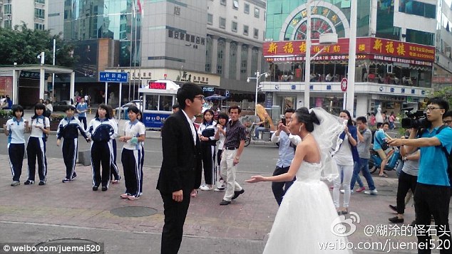 1414621270541_wps_5_Crying_chinese_bride_disg
