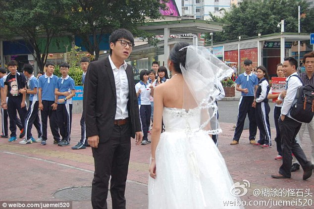 1414621418077_wps_15_Crying_chinese_bride_disg
