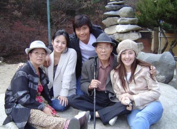 SongHyeKyoLeeByungHyunfamilyfriends