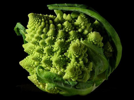 Romanesco-broccoli4-550x412