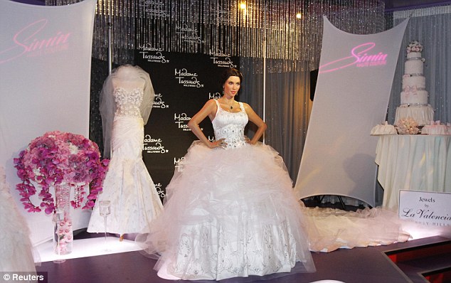 article-2028368-0D7C4F7700000578-739_634x398