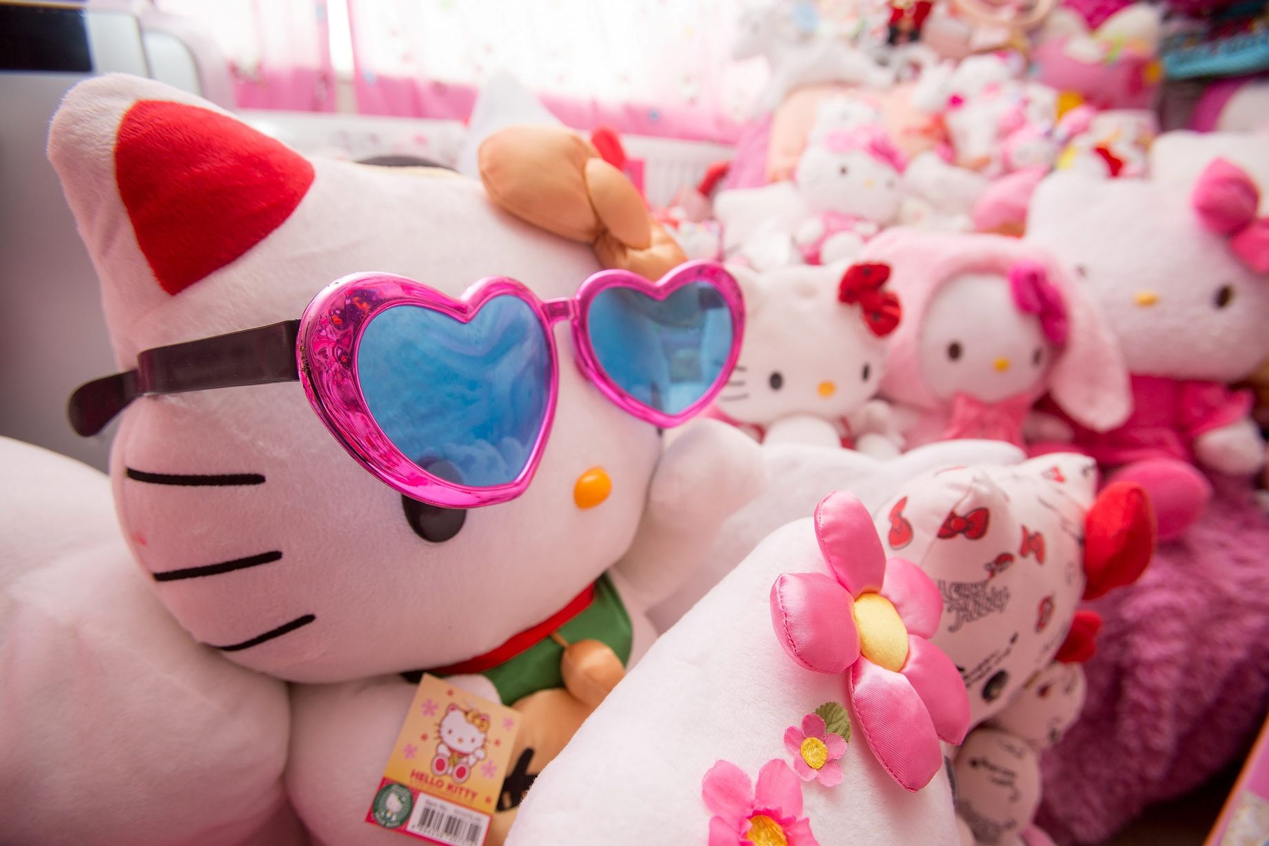 Hello-Kitty’ Hello-Kitty’