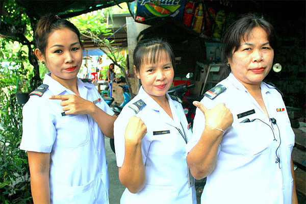 Thai-bus-conductors21