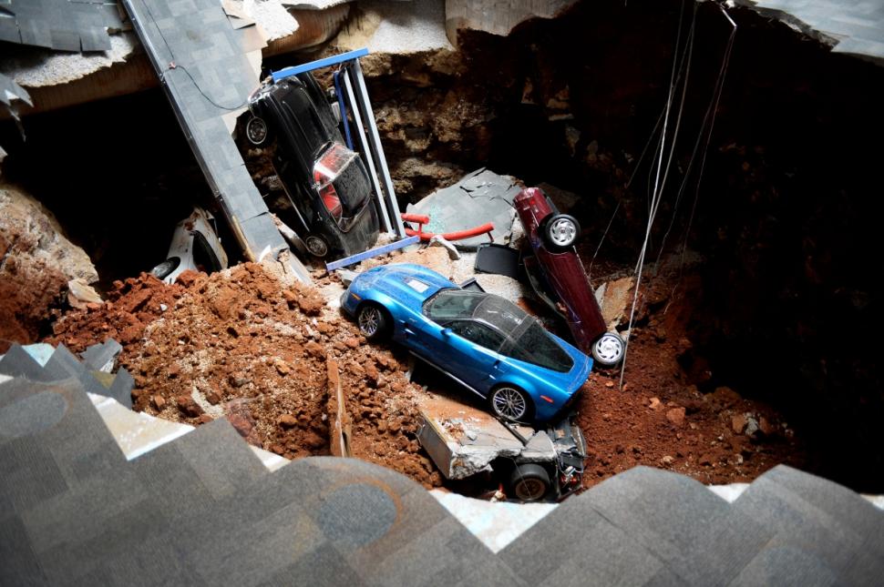 corvette-museum-sinkhole