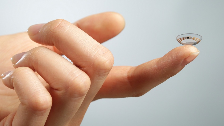Hand_holding_Google_Smart_Lens Hand_holding_Google_Smart_Lens