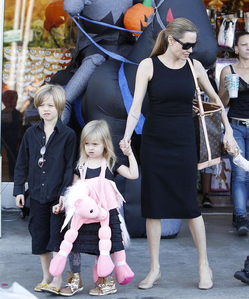 Shiloh+Jolie+Pitt+Angelina+Jolie+Takes+Kids+EAnA8ucrEmHl