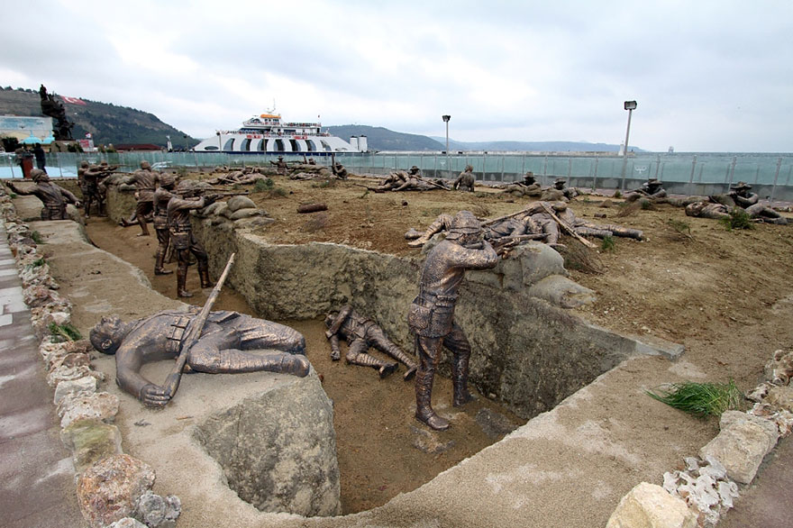 A-Scene-From-The-World-War-With-Real-Size-Statues-Eceabat-Turkey
