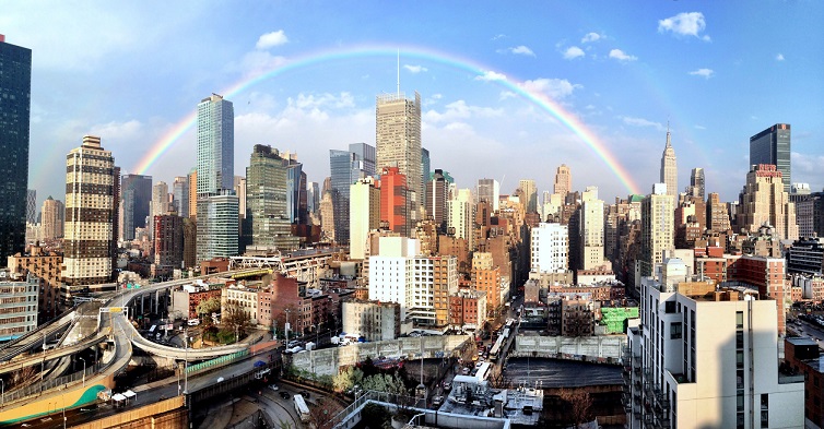 Awesome-Shot-of-a-Perfect-Rainbow-In-Manhattan-New-York