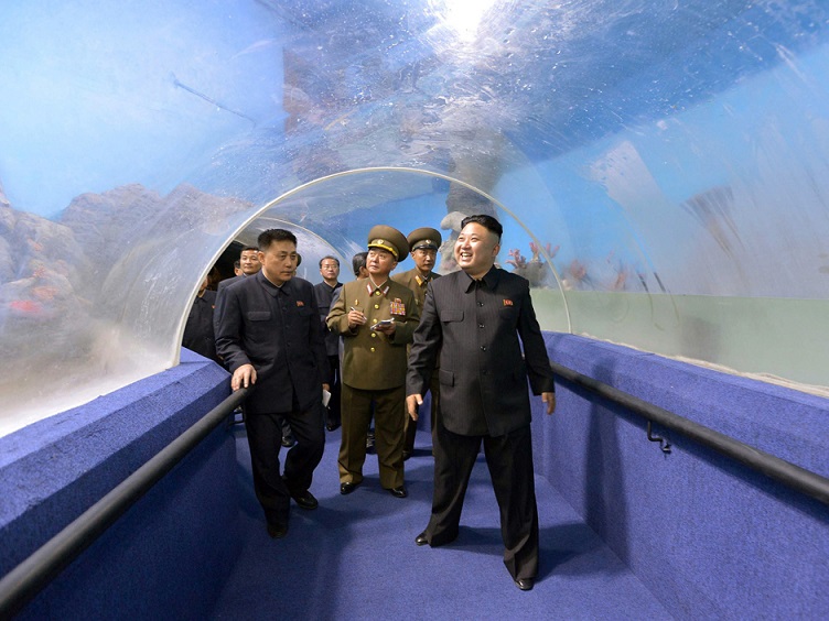 Kim-Yong-Un-Is-Impressed-With-Aquarium-With-No-Fish-and-No-Water
