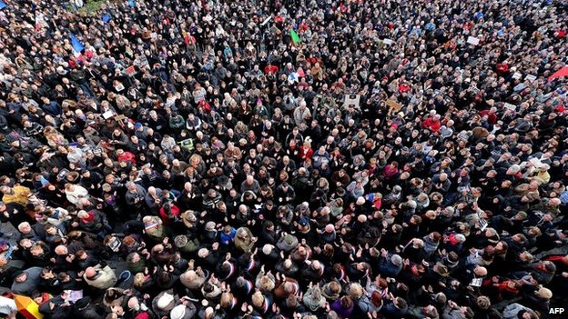 _80192897_paris_march