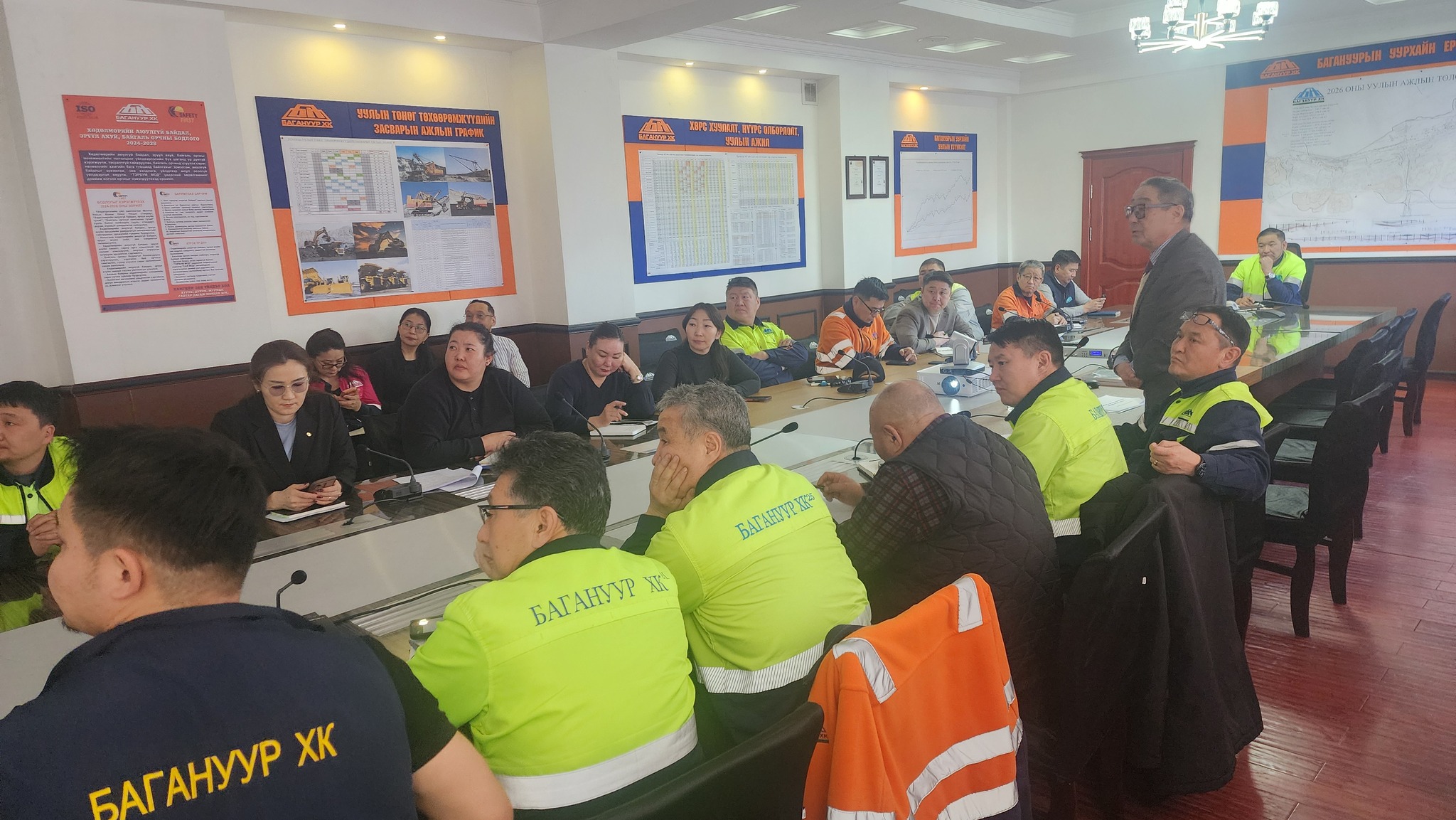 Багануур ХК дээр сургалт хийв.