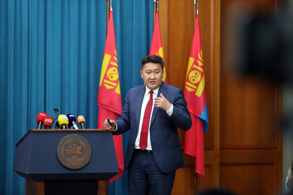 Б.Жавхлан: Алтанбулагаас Замын-Үүд чиглэлд хурдны авто замтай болно