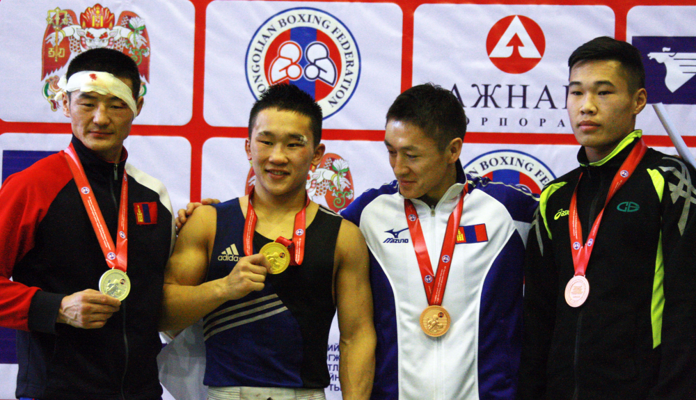 E.Tsendbaatar beats Olympic bronze medalist D.Otgondalai at State Boxing Championship 2017