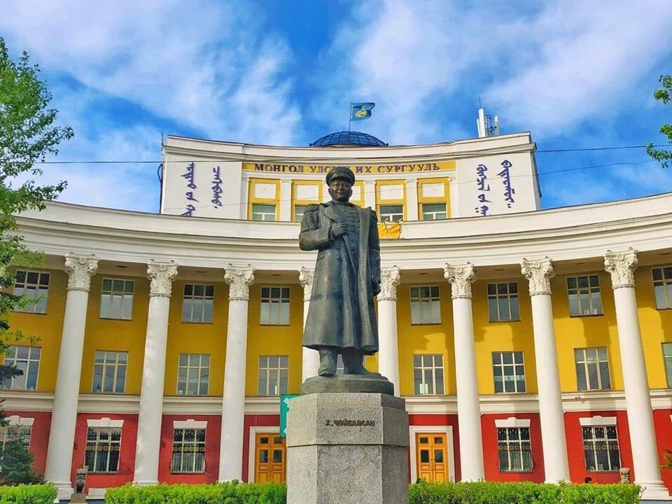 Зээл, буцалтгүй тусламжаар суралцдаг оюутнууд хичээл завсардаж мэдэх нь